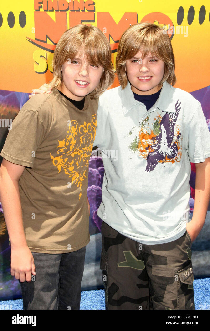 Cole Sprouse Dylan Sprouse et 'Finding Nemo Submarine Voyage' qui a eu lieu l'ouverture de Disneyland à Anaheim, Californie - 10.06.07 : Banque D'Images