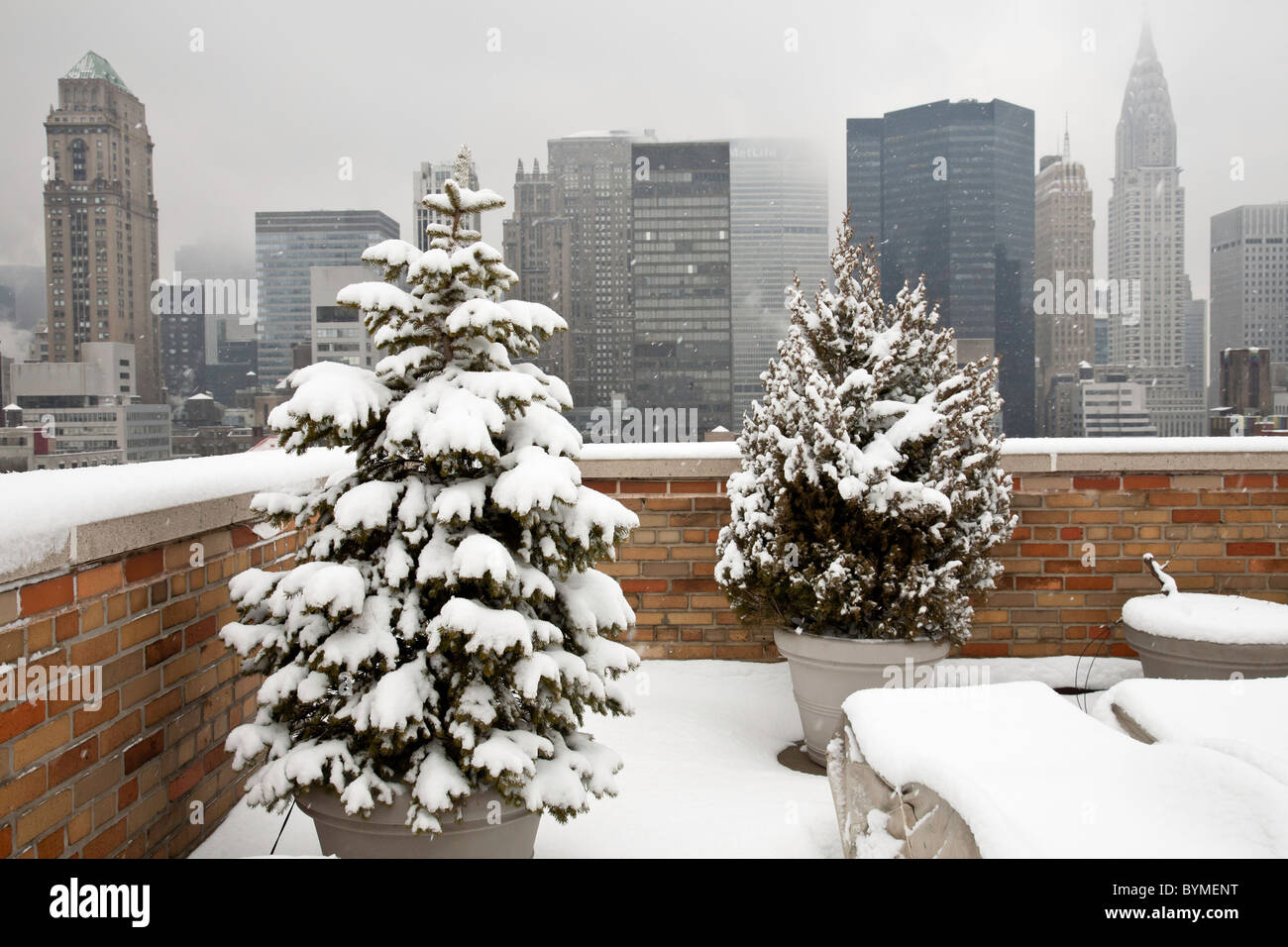 Le Tablier de toit Co-Op résidentiel,Tempête de neige, Murray Hill, Midtown, NEW YORK Banque D'Images
