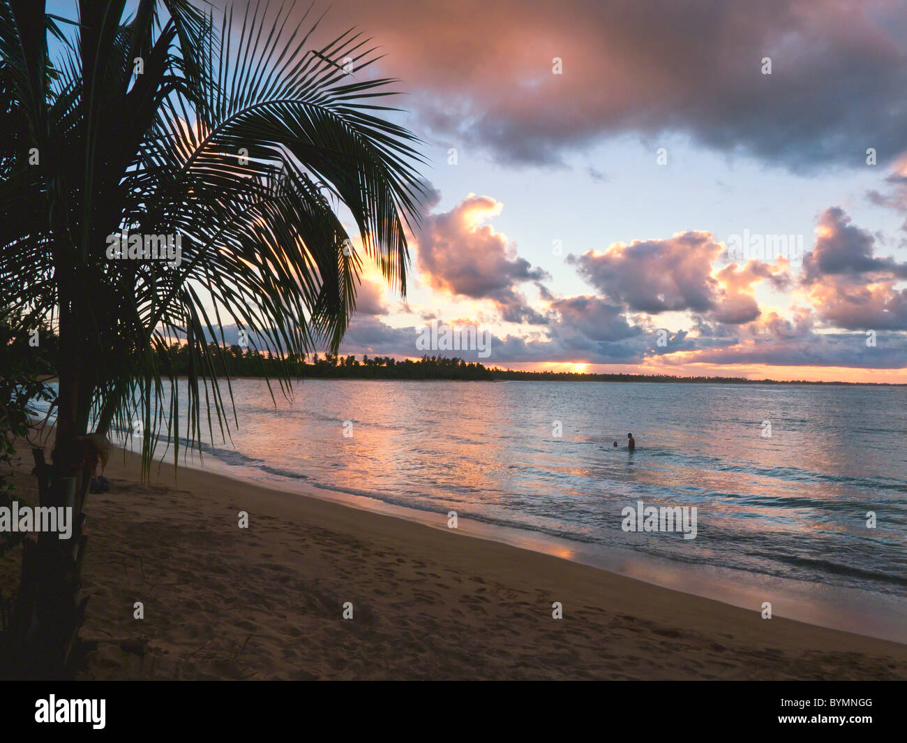 Coucher du soleil des Caraïbes, Vacia Talega Beach, Piñones State Forest Nature Preserve, Puerto Rico Banque D'Images