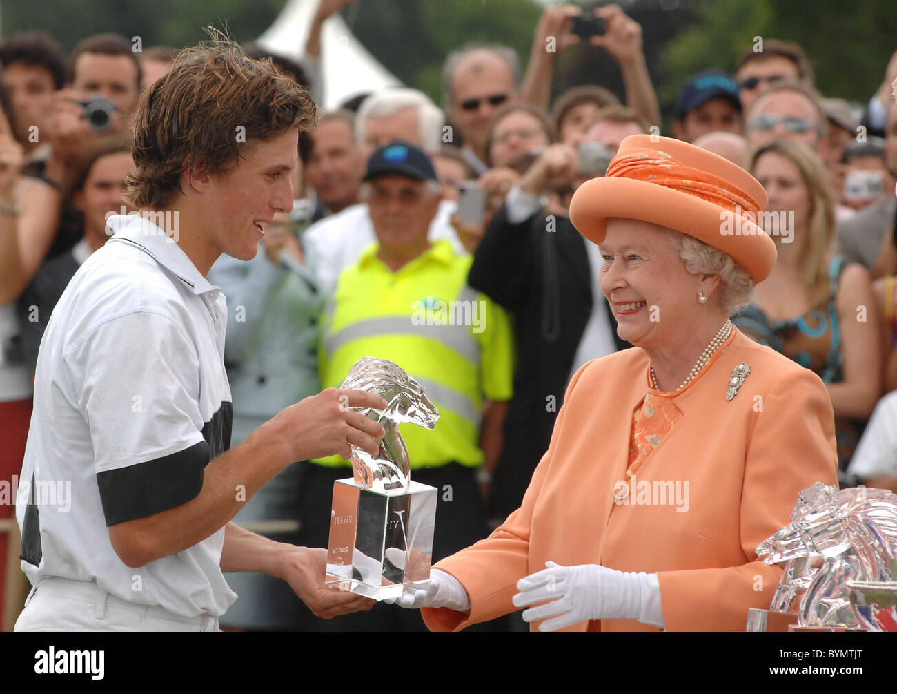 Sa Majesté la Reine Elizabeth II Le Vivari Queen's Cup tenue à l'Guards Polo Club de Windsor Great Park Londres, Angleterre - 17.06.07 Banque D'Images