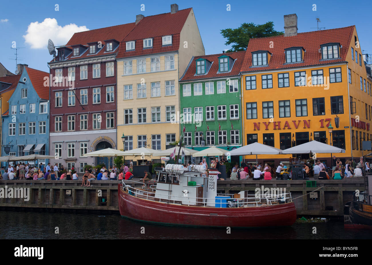 Maisons colorées dans le quartier de Nyhavn de Copenhague, Danemark Banque D'Images