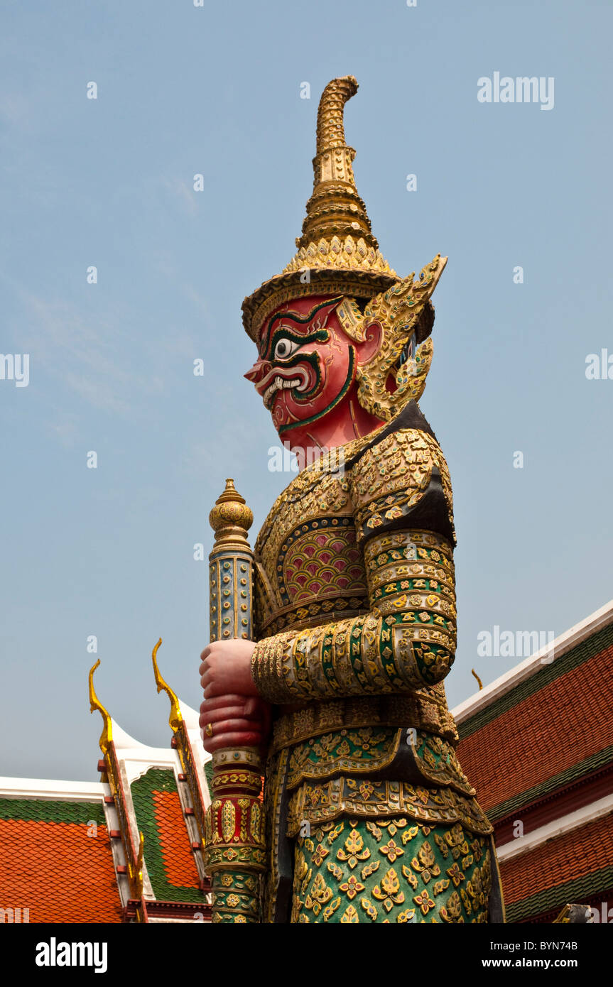 Yaksha, statue statue démoniaque criarde, Wat Phra Kaeo, Grand Palace, Bangkok, Thaïlande Banque D'Images