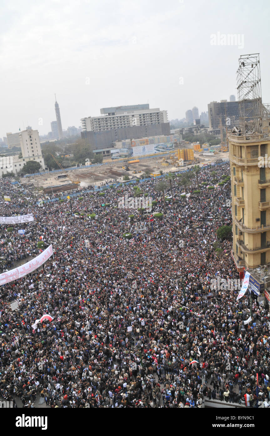 Scènes dans et autour de la place Tahrir Sq comme manifestants pro-démocratie assembler pour exiger des changements et le départ du Président Moubarak. Banque D'Images