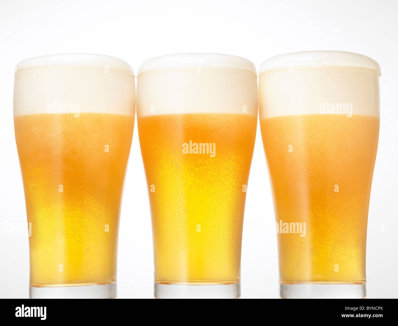 Trois pintes de bière blonde Banque D'Images