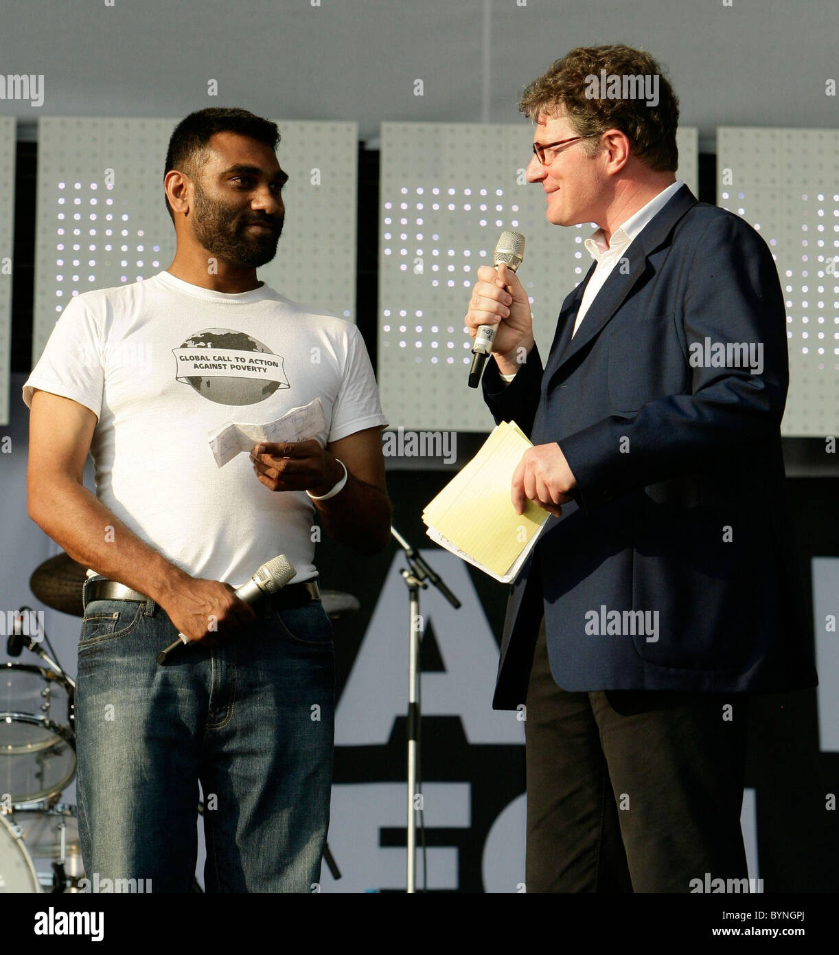 Kumi Naidoo en provenance d'Afrique du Sud, Roger Willemsen, 'Stimmen gegen Armut" concert à l'IGA Rostock, Allemagne - 07.06.07 Banque D'Images