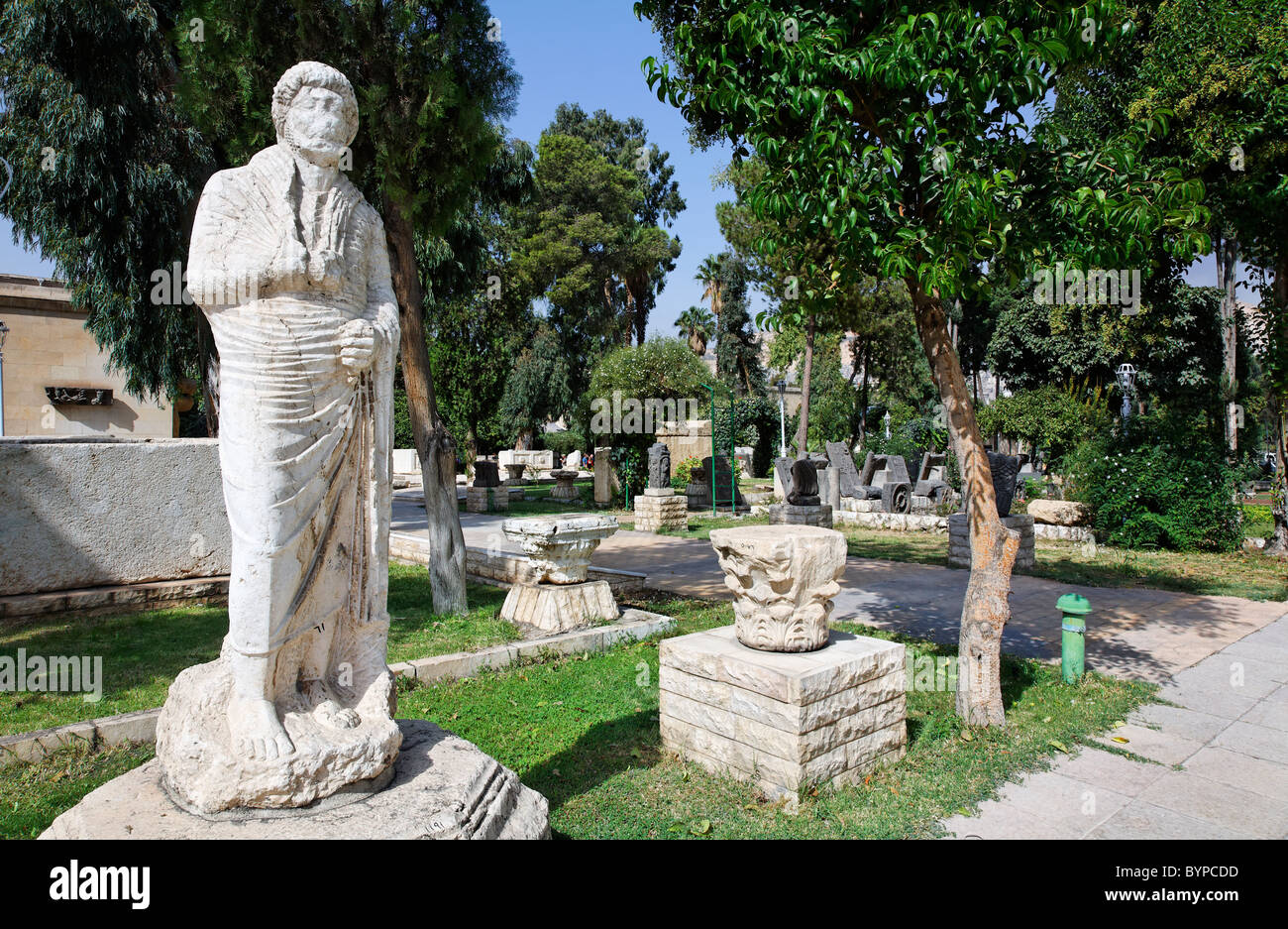 Des statues dans les jardins du Musée National, Damas, Syrie Banque D'Images