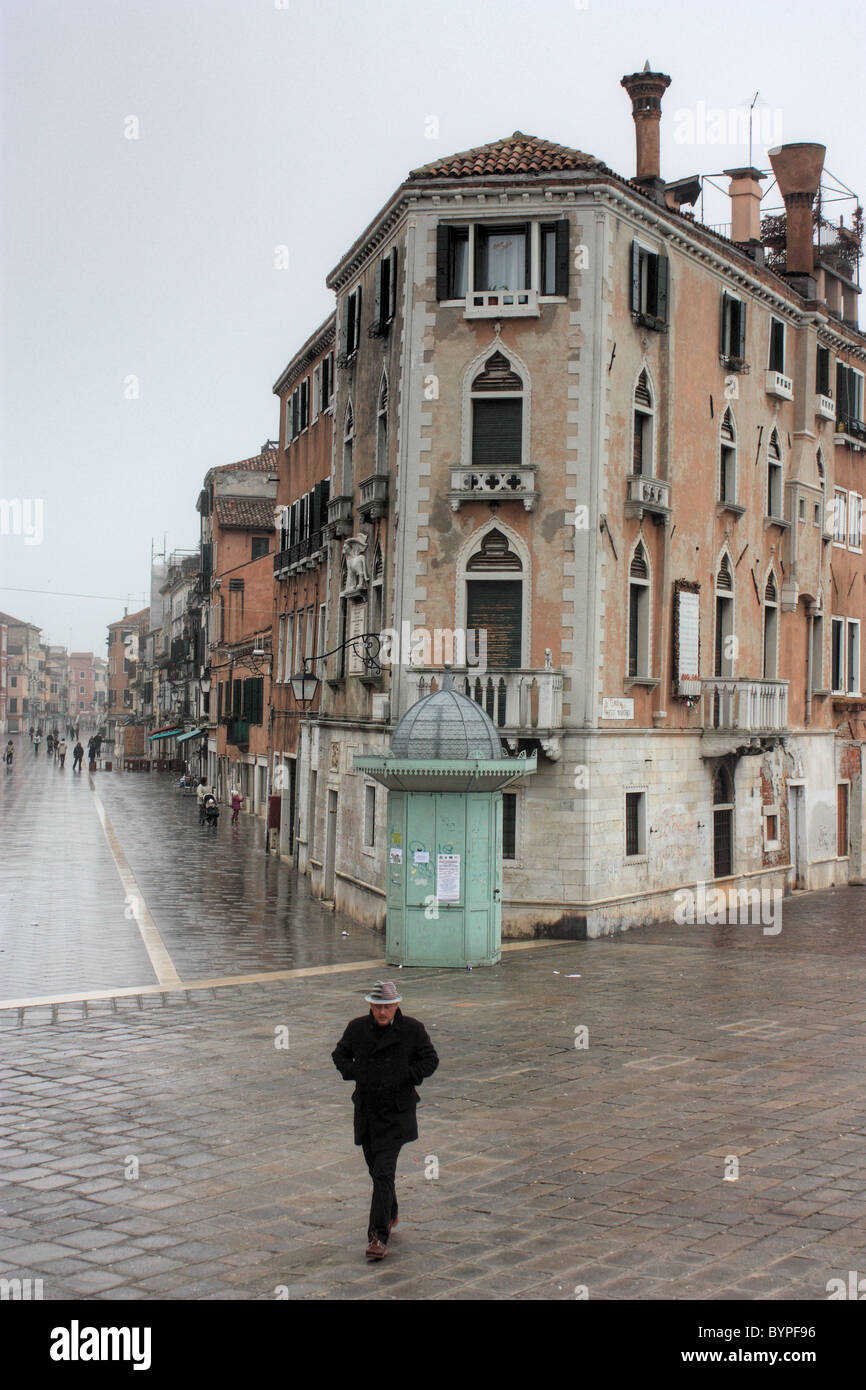 Maison étroite de Skinny Jean Cabot (Giovanni Caboto) à Via Giuseppe Garibaldi / Riva dei Sette Martiri, Venise, Italie Banque D'Images
