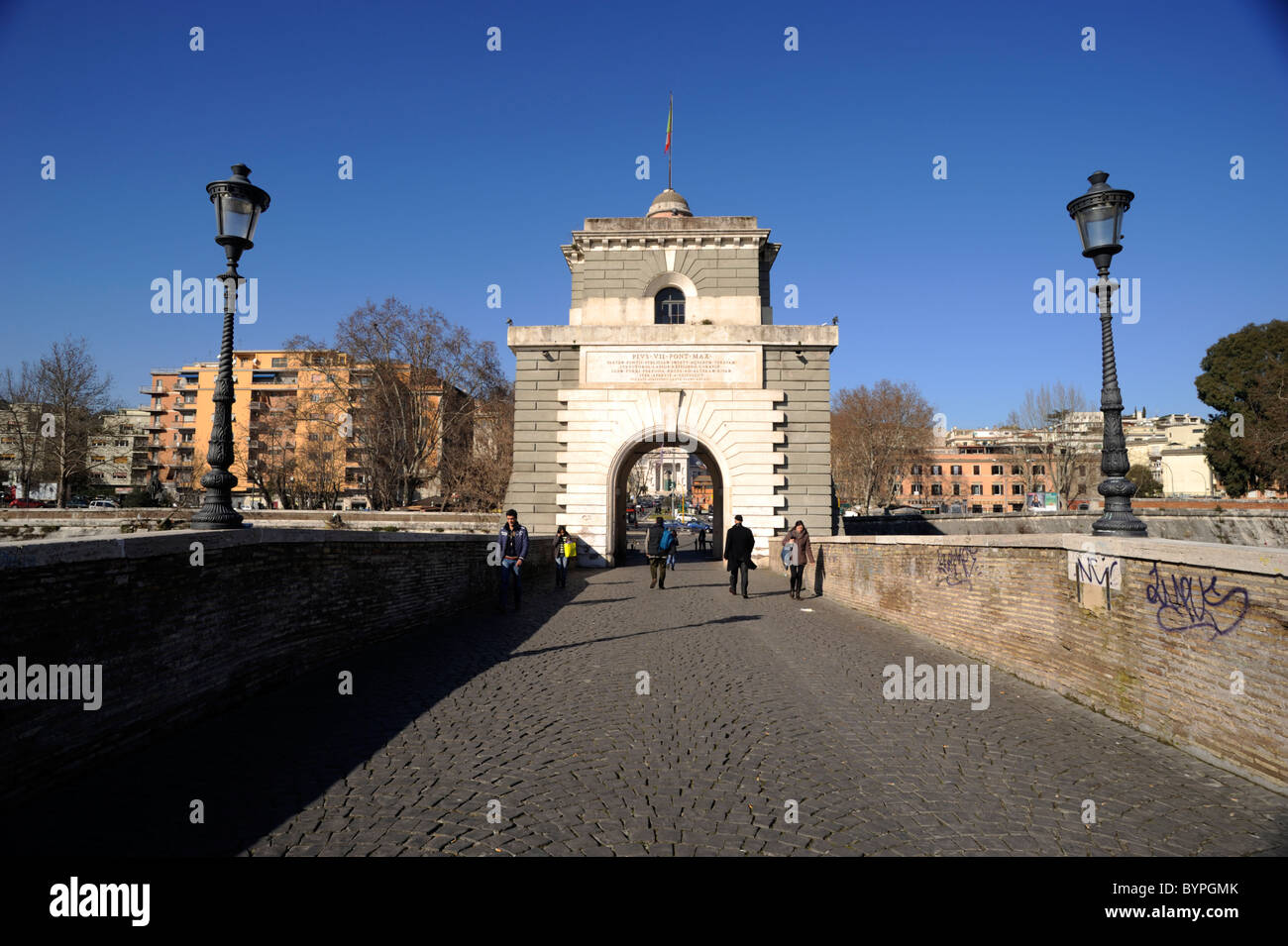 Italie, Rome, Ponte Milvio, porte de la tour Valadier Banque D'Images