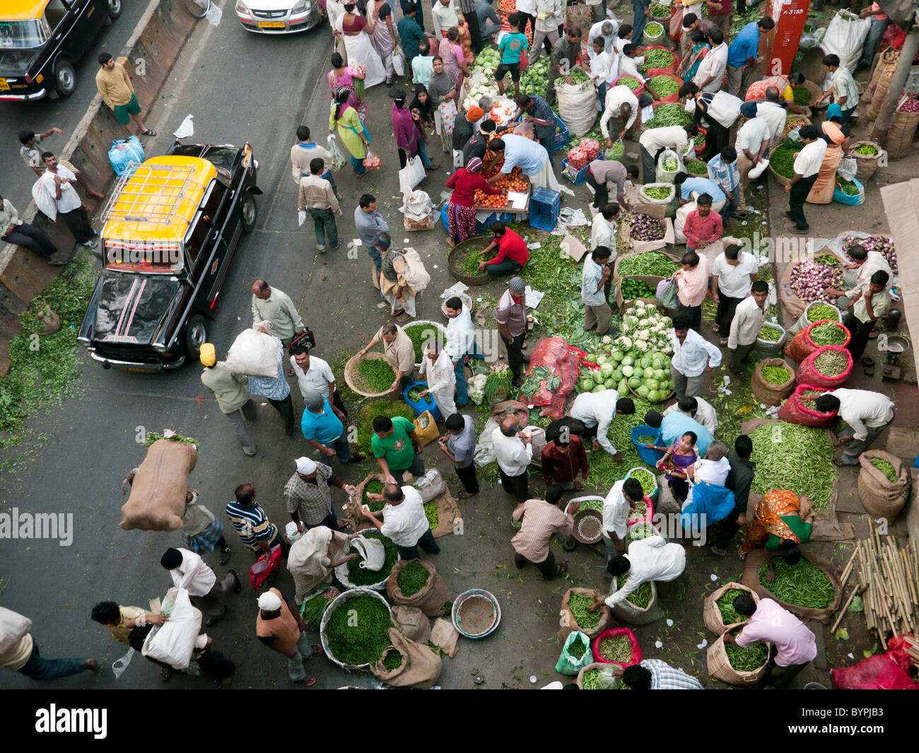 La rue du marché la vente de légumes à Mumbai Inde Banque D'Images