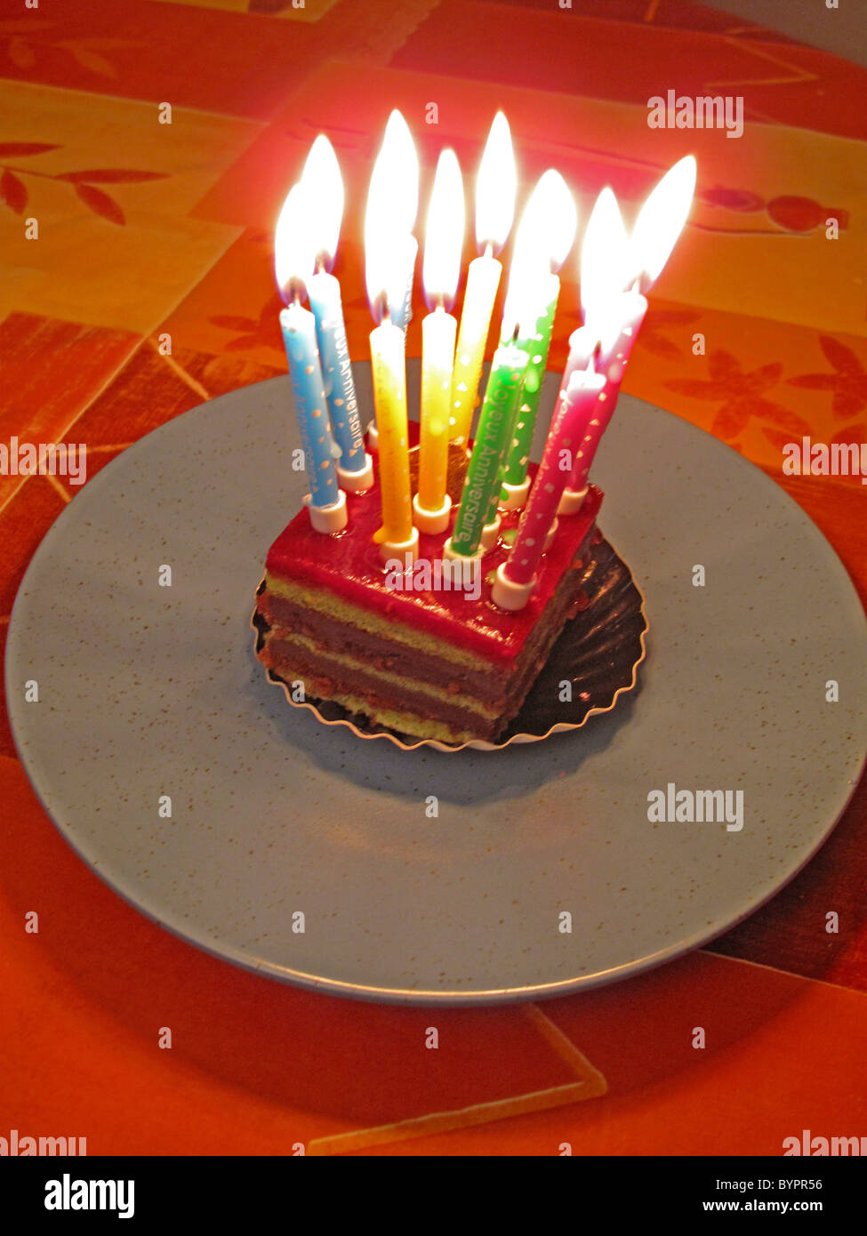 Garcon Gateau D Anniversaire Pour Ses 12 Ans Photo Stock Alamy