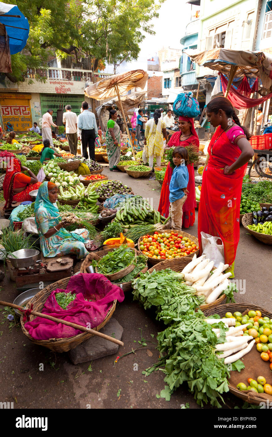 L'Inde, Rajasthan, Udaipur, marché de fruits et légumes Banque D'Images