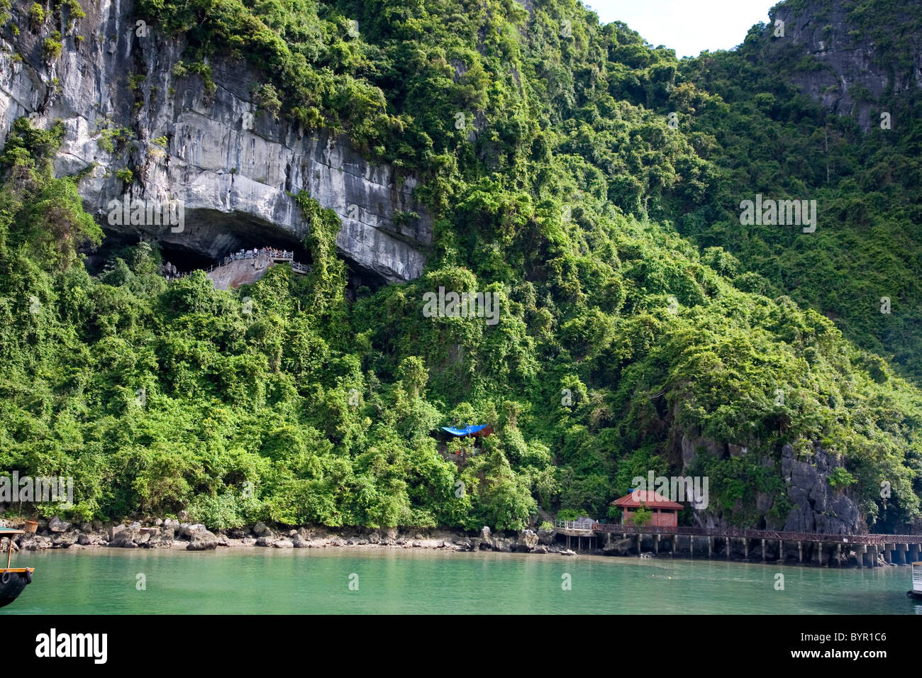 Accrocher la caverne Sung Sot. Ha Long Bay. La province de Quảng Ninh, Vietnam. Banque D'Images