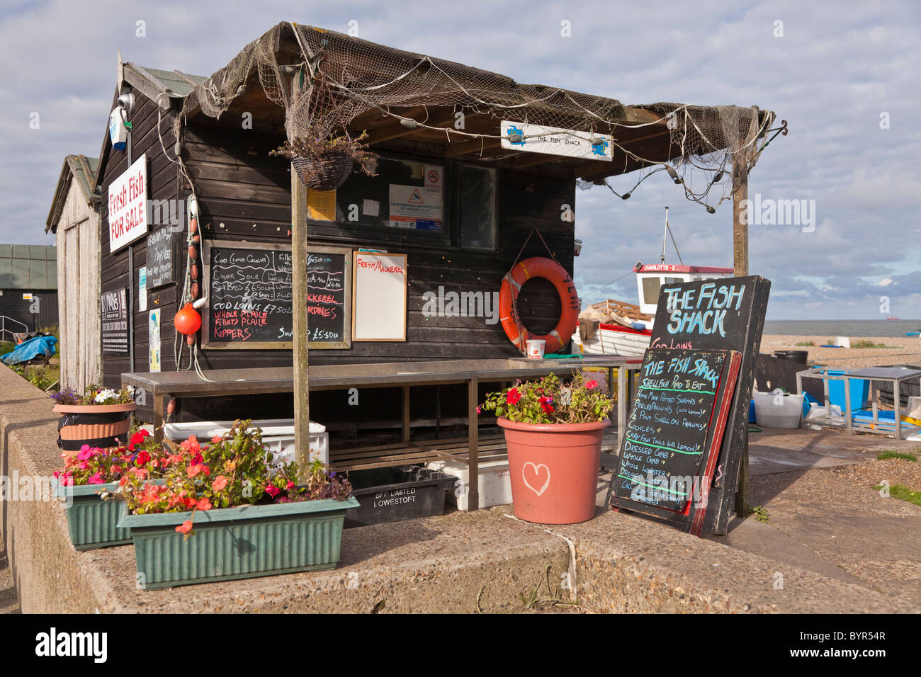 Boutique de poissons sur le front de mer à Suffolk Aldeburgh Banque D'Images