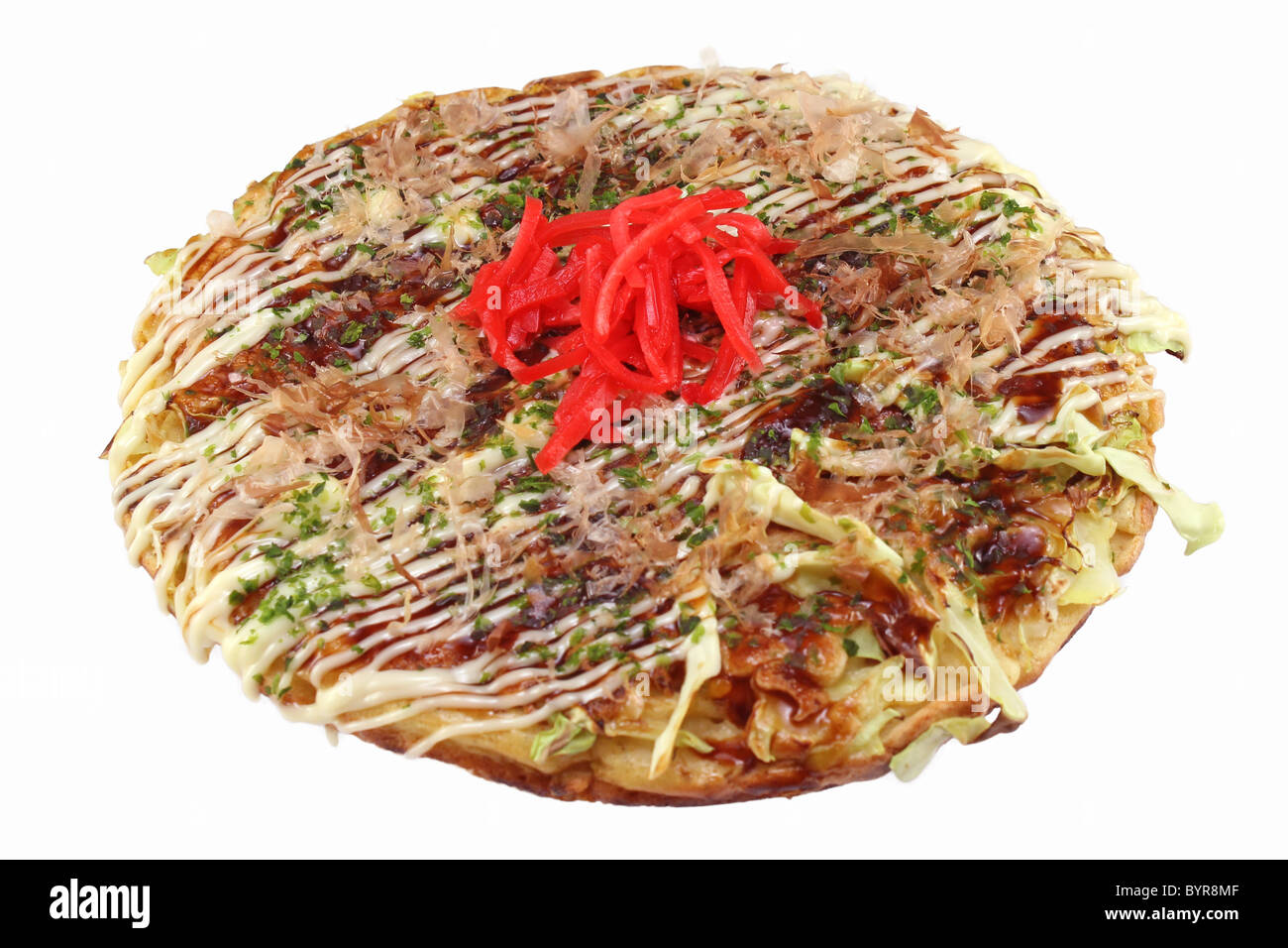 Okonomiyaki (crêpe japonaise / pizza) sur fond blanc Banque D'Images
