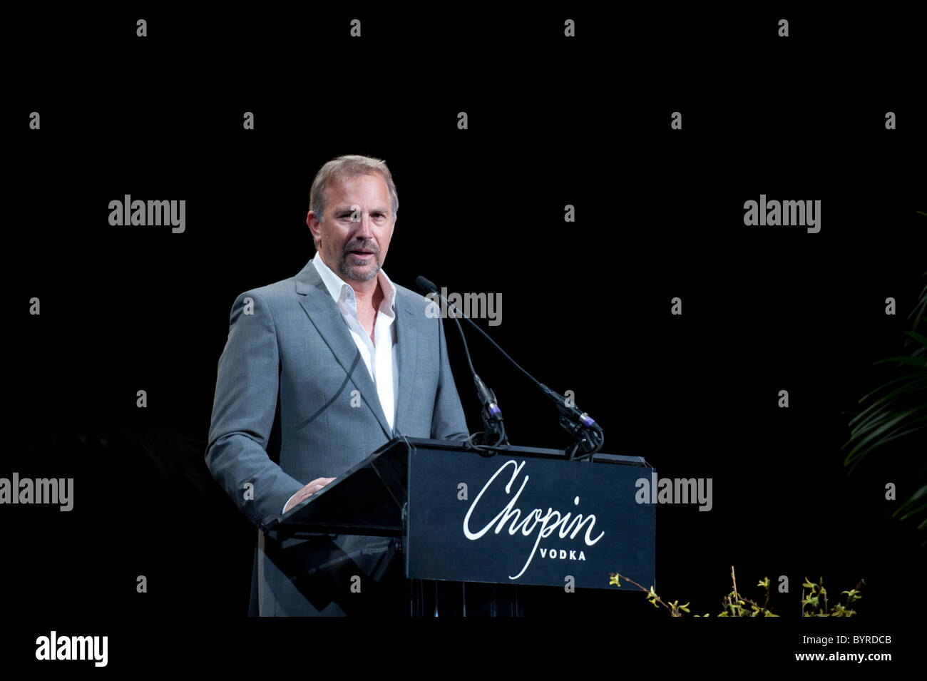 Acteur Kevin Costner donne hommage à Annette Bening's American Riviera Award. Banque D'Images