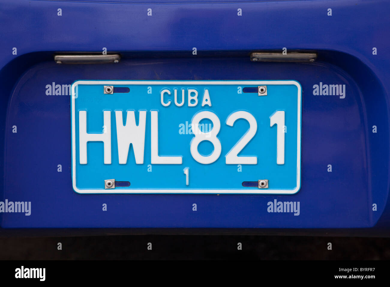 Cuba. Plaque d'immatriculation du véhicule. Le bleu est pour les véhicules  utilitaires tels que les taxis et les autobus Photo Stock - Alamy