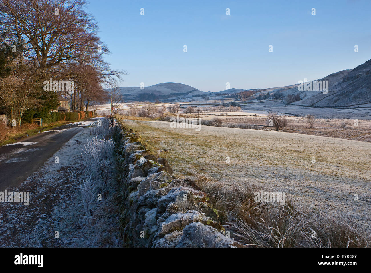 Vue depuis l'Église aux côtés de Matterdale vers peu Mell Fell, Cumbria, Angleterre Banque D'Images