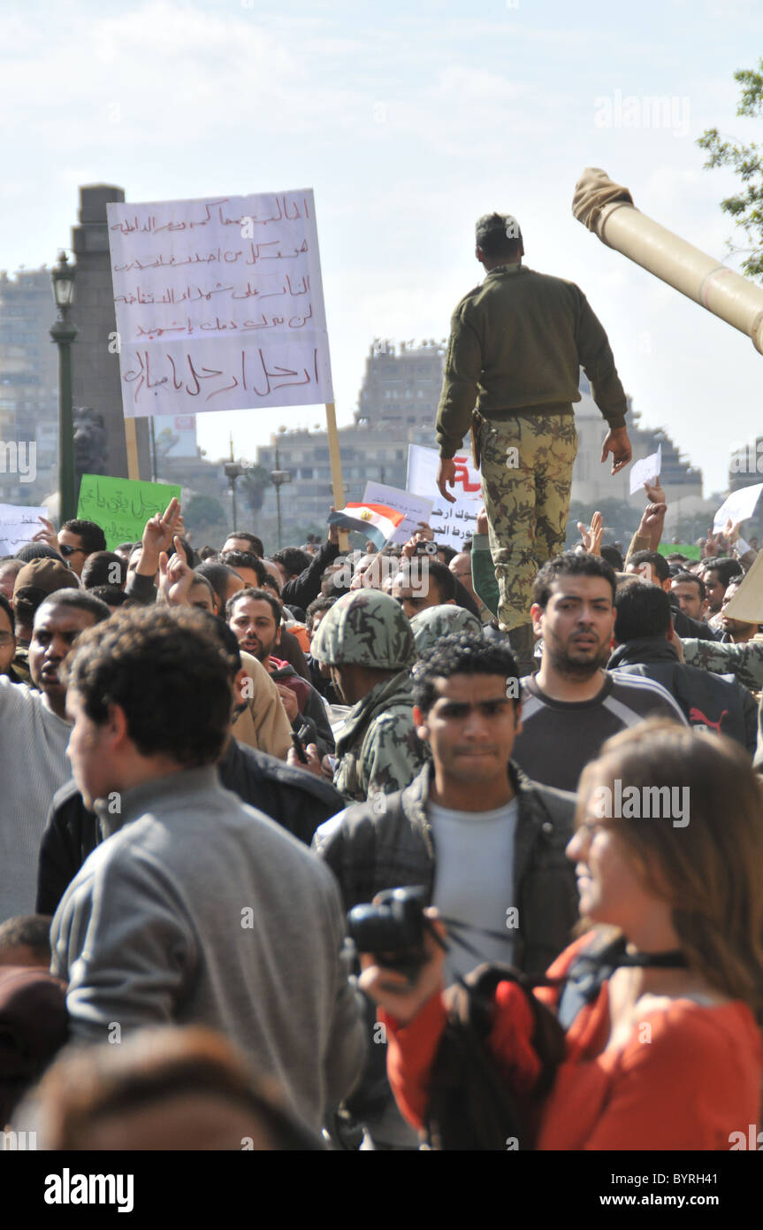 Scènes dans et autour de la place Tahrir sq comme manifestants pro-démocratie assembler pour exiger des changements et le départ du président Moubarak. Banque D'Images