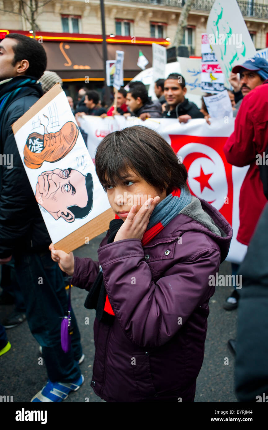 Paris, France, jeunes manifestants égyptiens protestant contre Hosni Moubarak, à l'extérieur, "manifestations du Printemps arabe" lors de manifestations, jeunes protestant Banque D'Images