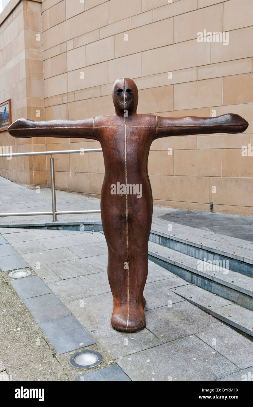 Sculpture en acier au Forum du millénaire, Derry Banque D'Images