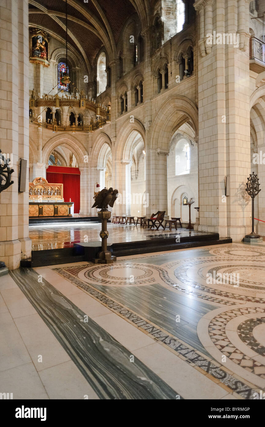 La nef et l'autel de l'abbaye de Buckfast à Totnes, Devon Banque D'Images