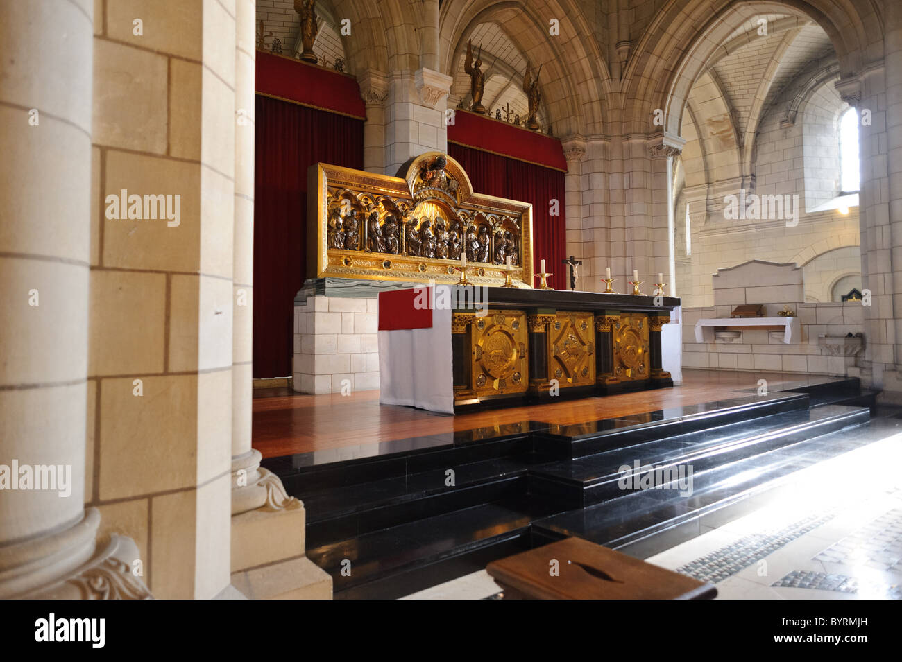 L'autel à l'intérieur de l'abbaye de Buckfast à Totnes, Devon Banque D'Images