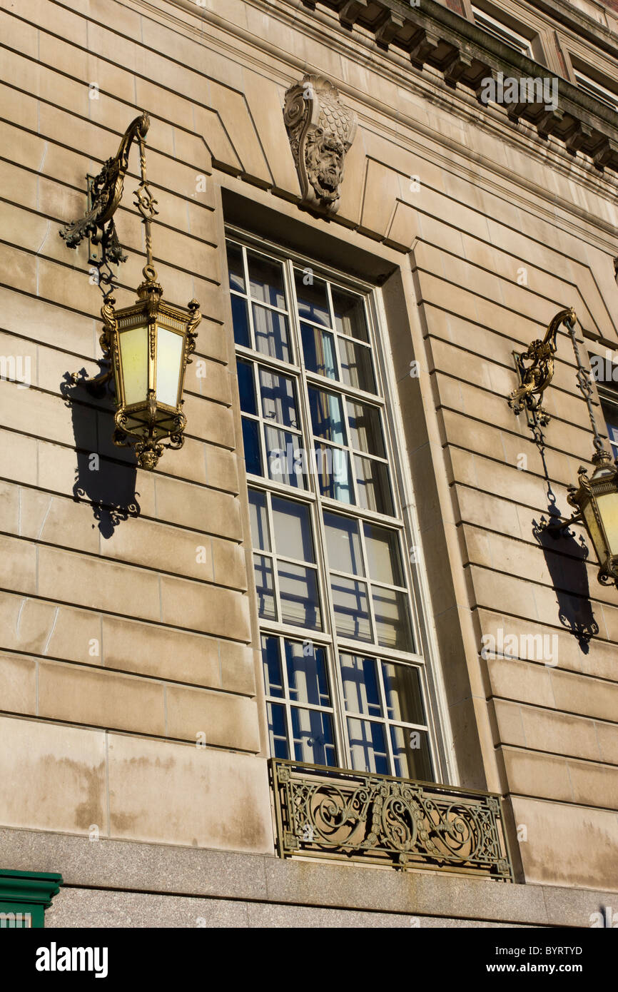 Détail de la fenêtre, l'hôtel de luxe Hilton Chicago, Chicago, Illinois. USA Banque D'Images