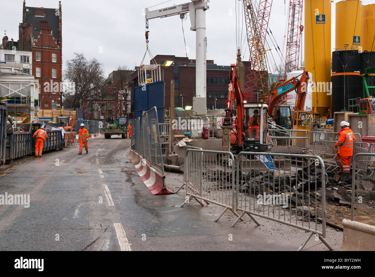 La construction de la nouvelle station de Tottenham Court Road qui feront partie de l'Underground et la nouvelle ligne de traverse. Banque D'Images