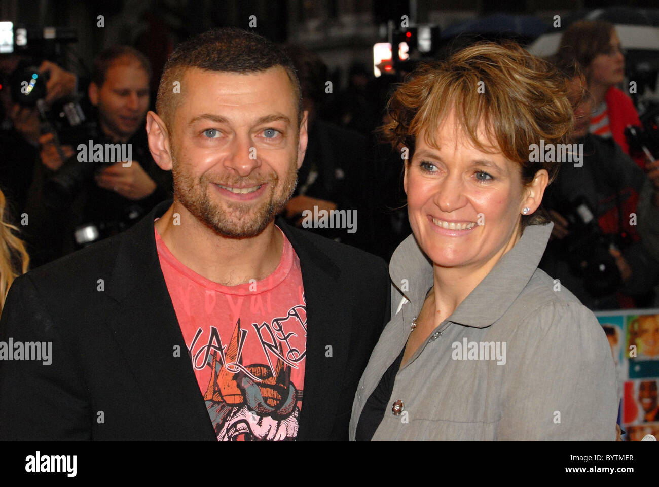 Andy Serkis et Lorraine Ashbourne UK Premiere de 'Hairspray' qui s'est tenue à l'odéon West End, Leicester Square Londres, Angleterre - Banque D'Images