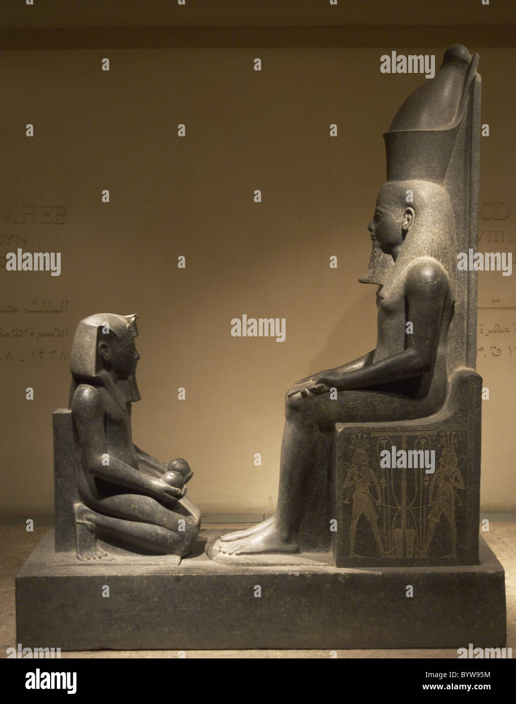 L'art égyptien Horemheb. En dernier pharaon de 18e dynastie. Nouveau Royaume. Horemheb offrant à genoux devant le dieu Atoum. Banque D'Images