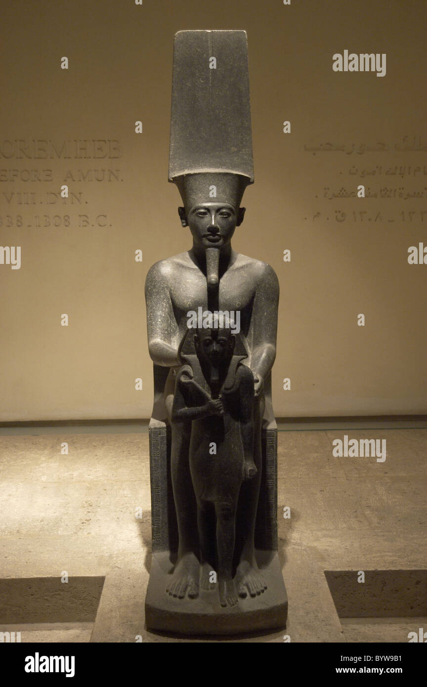 L'art égyptien Horemheb. En dernier pharaon de 18e dynastie. Nouveau Royaume. De 1323 à 1295 a rendu en Colombie-Britannique. Horemheb et dieu Amon. L'Égypte. Banque D'Images