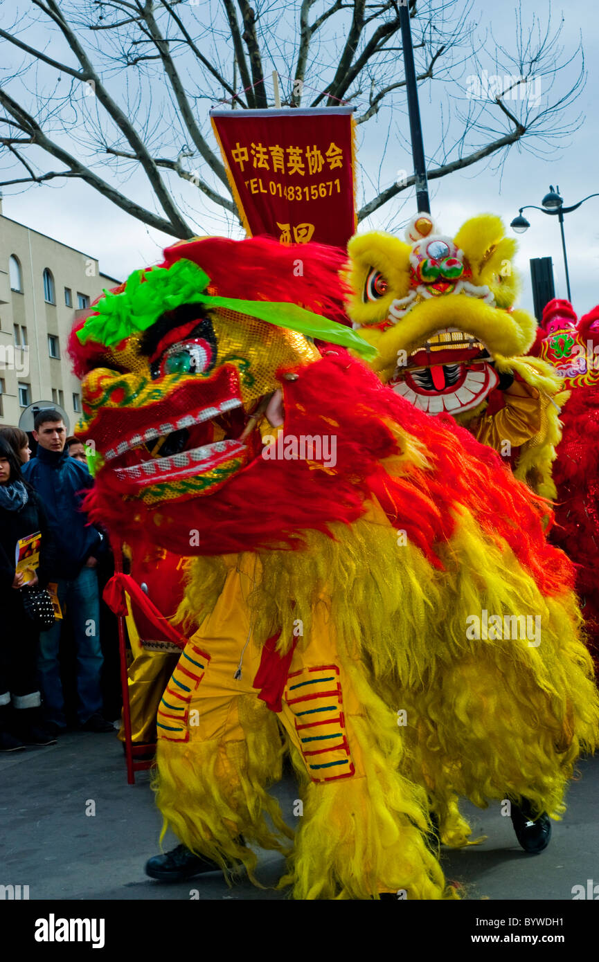 Paris, France, gros plan, face, tête, Belleville Chinatown, danse du dragon chinois, célébration du « nouvel an chinois » Banque D'Images