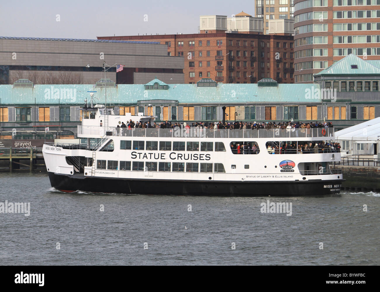 Miss New York Ferry, Liberty Island, East Bay, New York, États-Unis d'Amérique. Décembre 2010 Banque D'Images