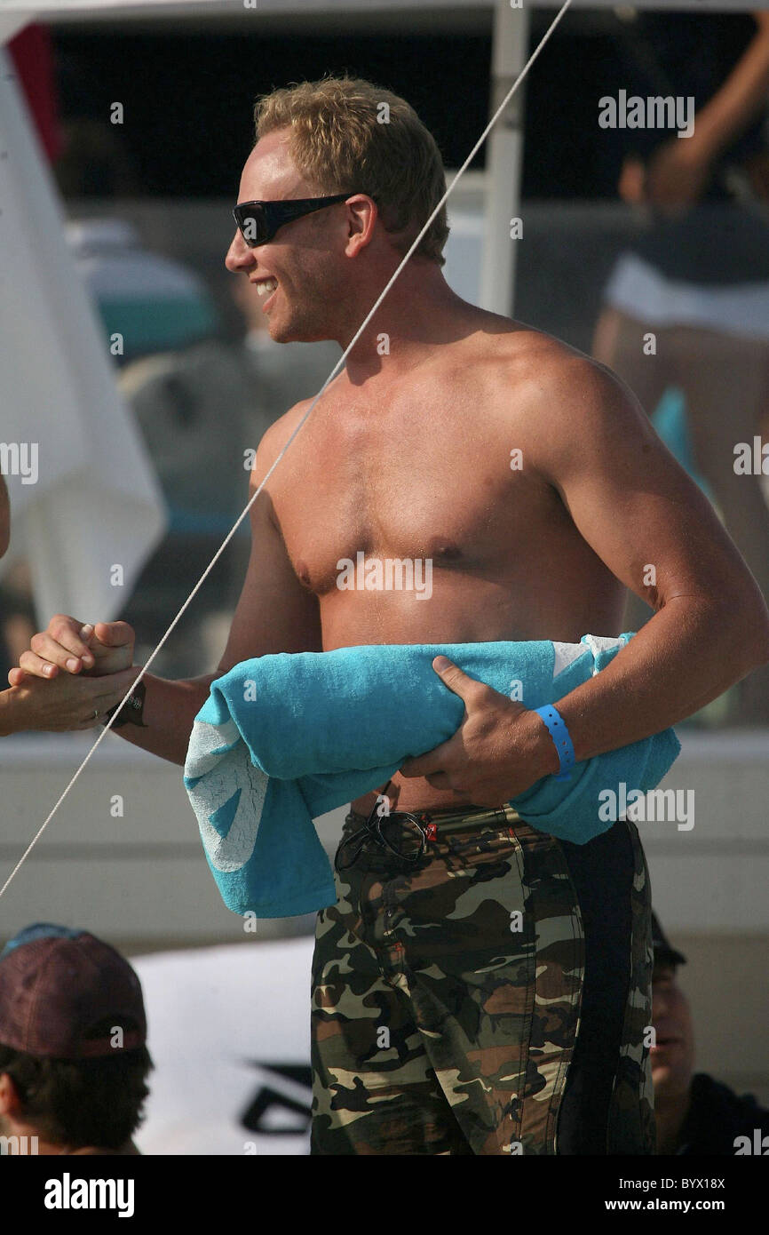 Ian Ziering jouer volley-ball à une maison de plage Malibu, Californie -  21.07.07 Troy/Owen Beiny Photo Stock - Alamy