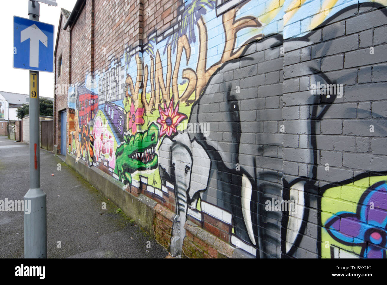 Mur de briques avec Graffiti Banque D'Images