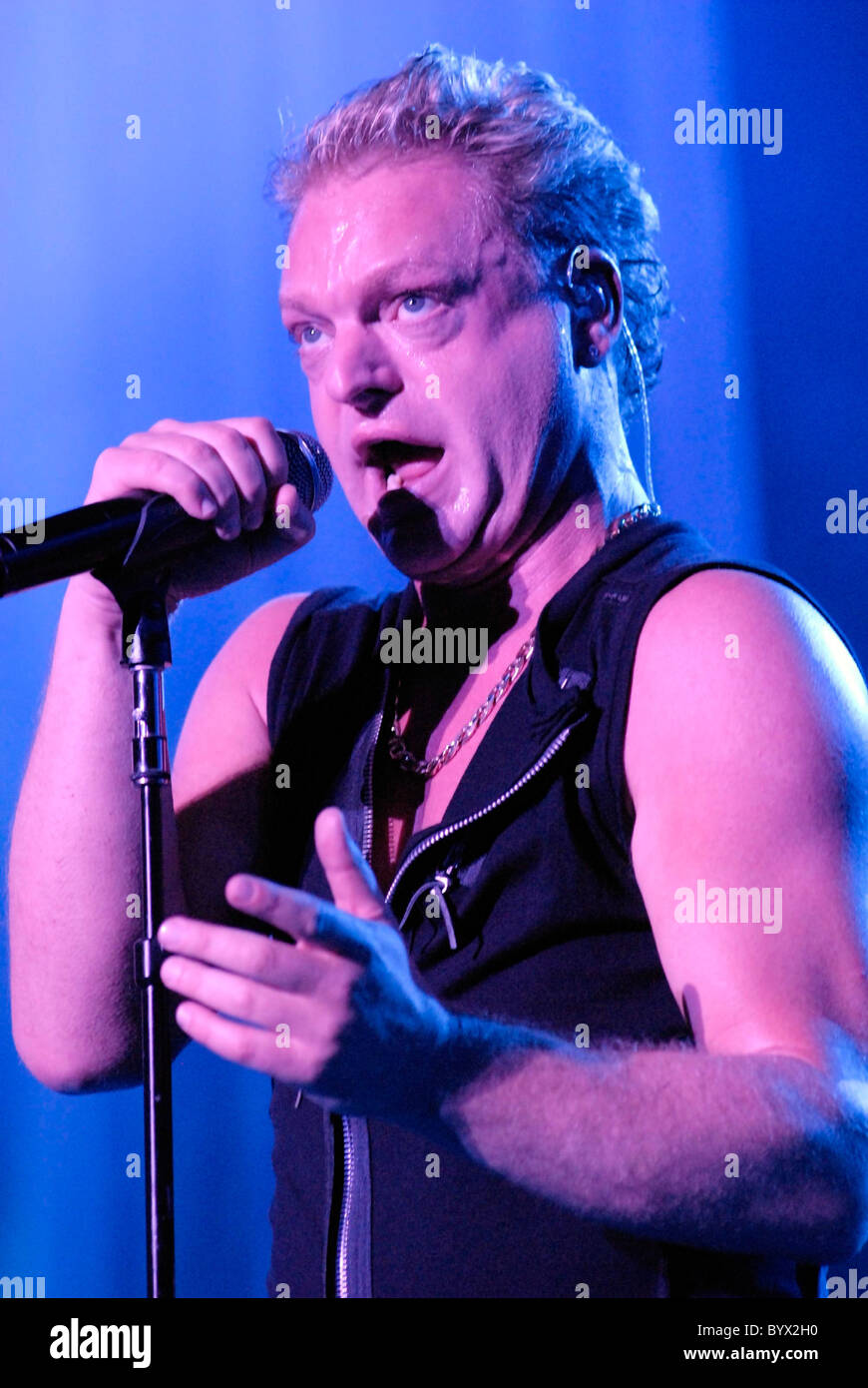 Andy Bell de l'effacement de vraies couleurs Tour à l'appui de la campagne des droits de l'homme au Théâtre Grec de Los Angeles, Californie - Banque D'Images