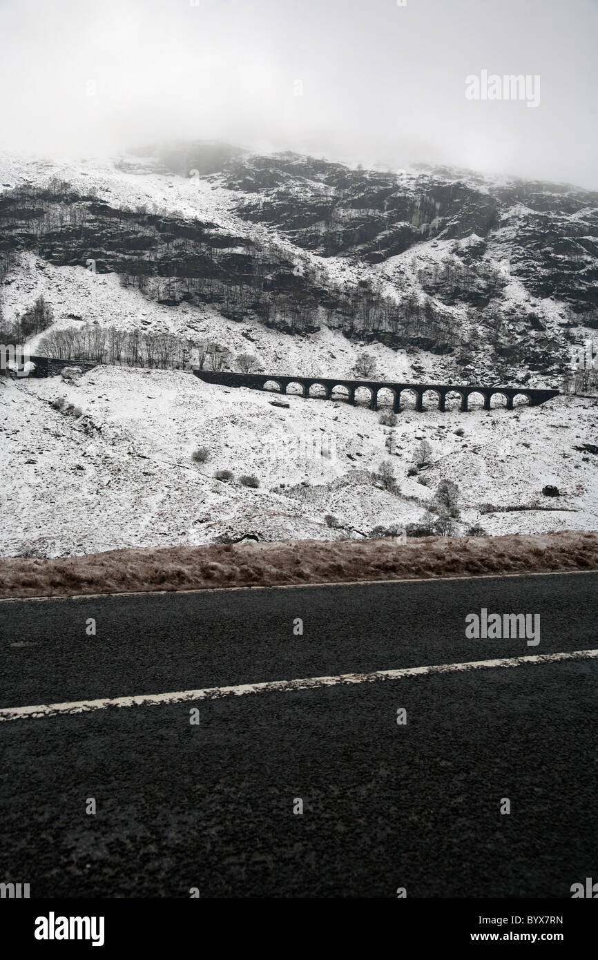 Glen Ogle viaduc de l'A85 Road en Ecosse Banque D'Images