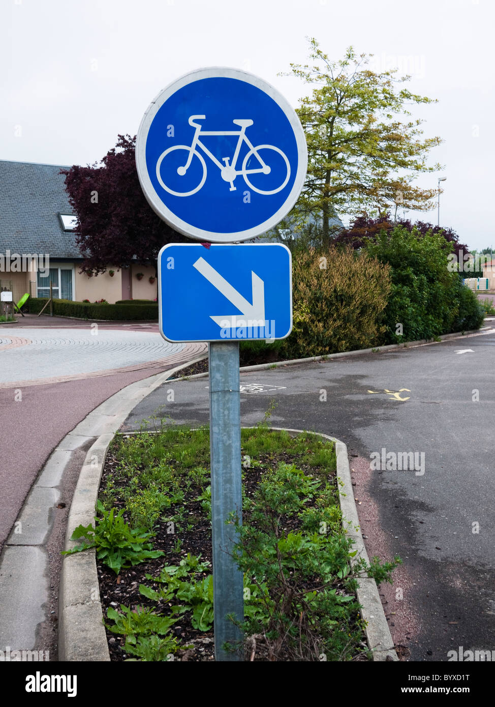Cycle français signe ainsi 'piste cyclable' Banque D'Images