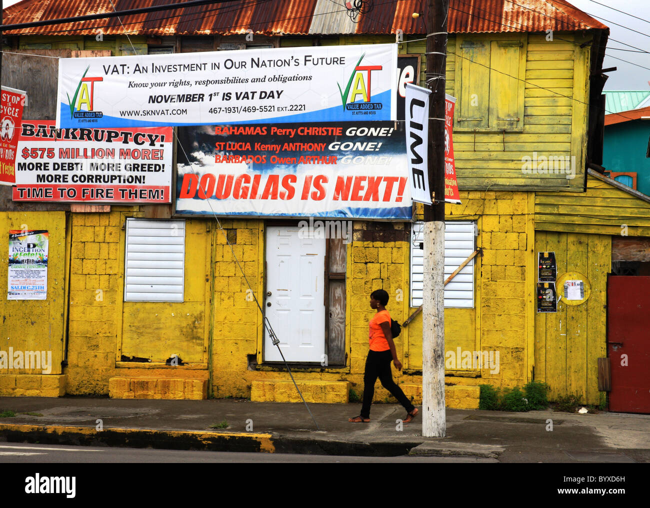 Une boutique colorée en avant St Kitt's West Indies Banque D'Images