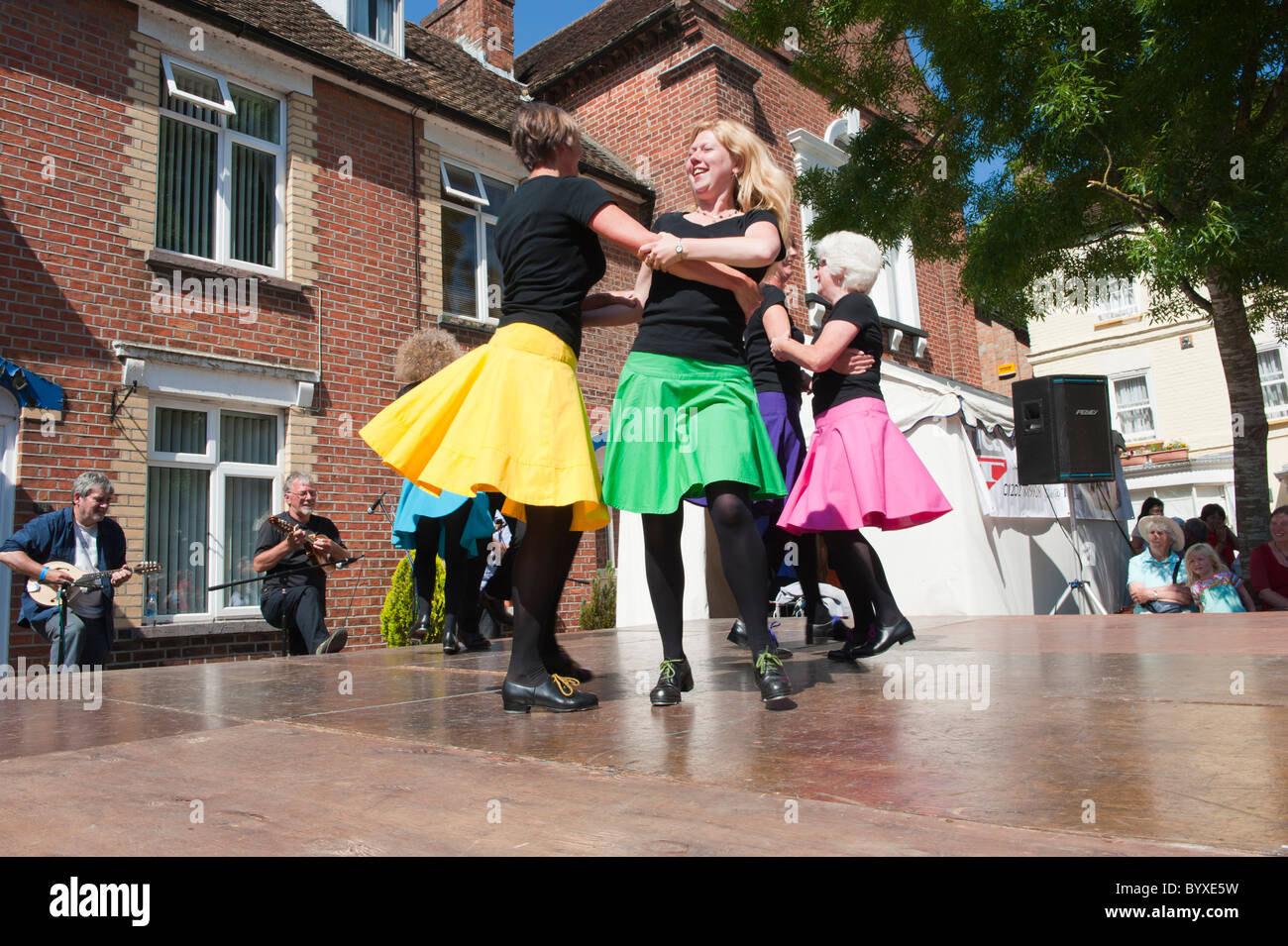 Les danseurs au festival folklorique de Wimborne Minster Banque D'Images