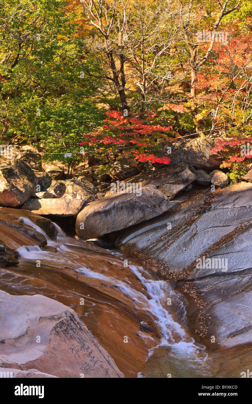 Cheonbul-dong Valley glisser Cascade, parc national de Seoraksan, Corée du Sud Banque D'Images