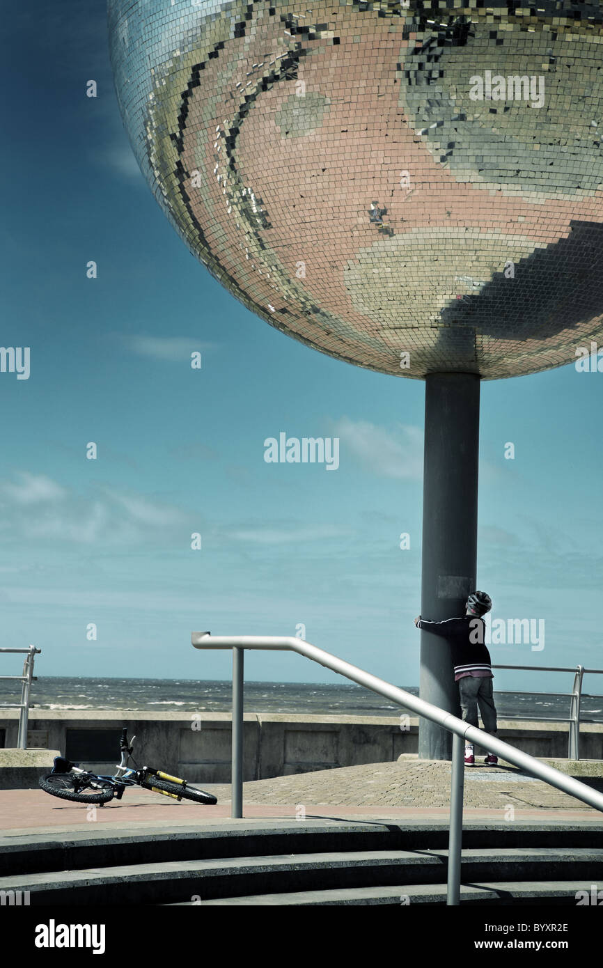 Une des images de la série "Prom' plaisir par Mark Reeves, les photos à la découverte de la nouvelle promenade de réaménagement à Blackpool Banque D'Images