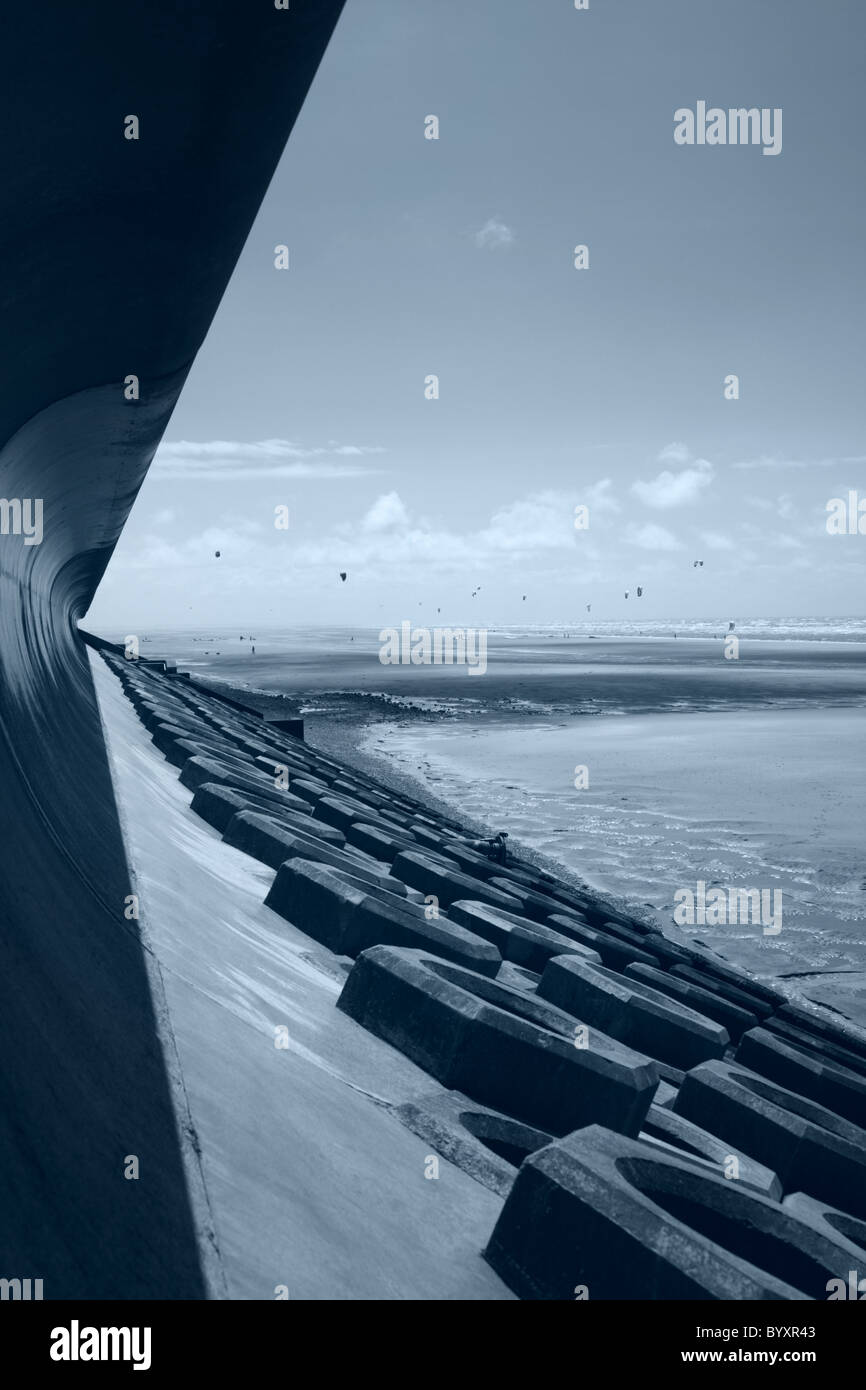 Une des images de la série "Prom' plaisir par Mark Reeves, les photos à la découverte de la nouvelle promenade de réaménagement à Blackpool Banque D'Images