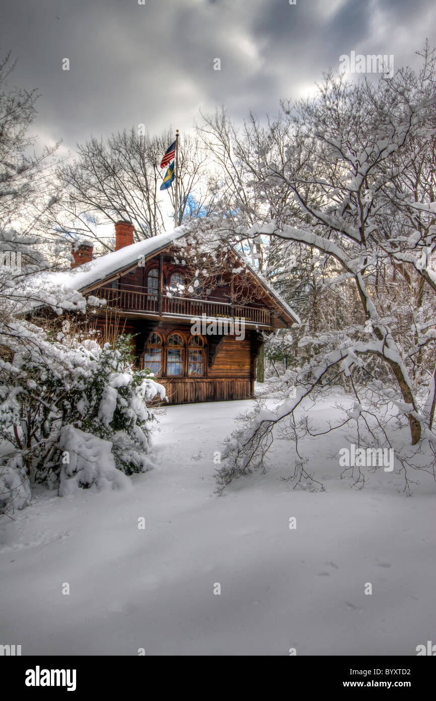 La Swedish Cottage dans Central Park le lendemain d'une tempête a frappé la ville de New York Banque D'Images