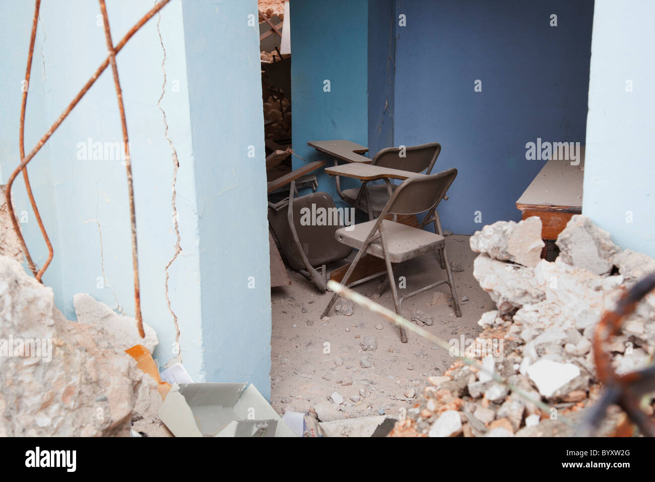Ruines d'une salle de classe après un tremblement de terre ; Port-au-Prince, Haïti Banque D'Images