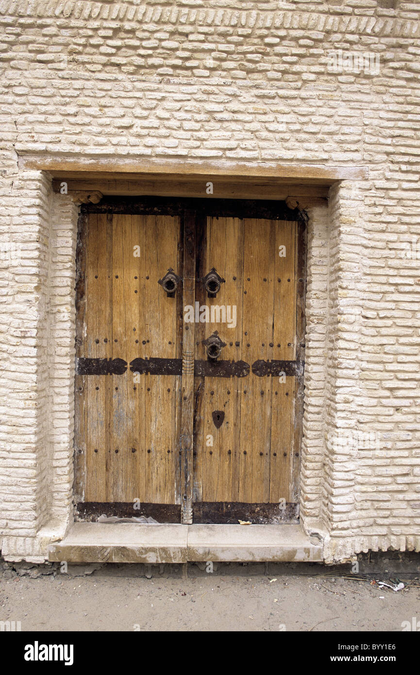 Maçonnerie complexes dans le 14e siècle Ouled El-Hadef (Vieux Quartier) de la ville d'oasis du désert saharien Tozeur- Tunisie. Banque D'Images