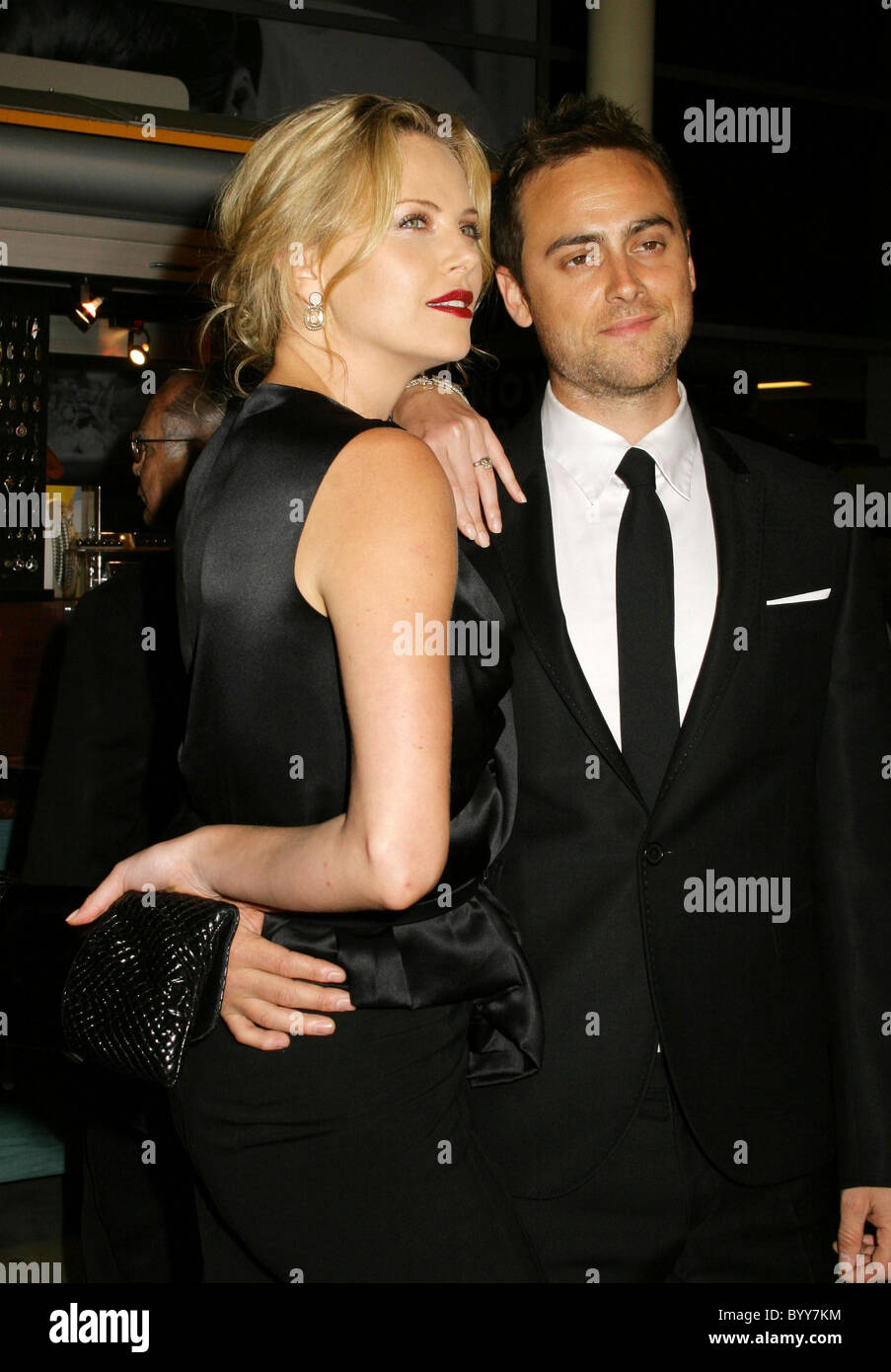 Charlize Theron et Stuart Townsend "dans la vallée d'Elah' premiere tenue au Arclight Cinemas - Arrivées Hollywood, Californie Banque D'Images