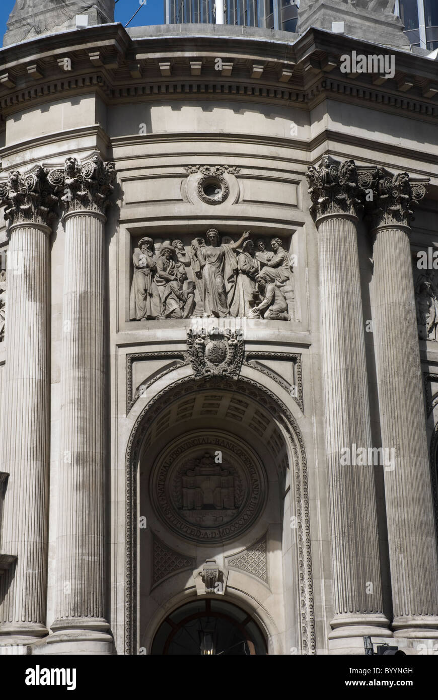 Les colonnes de style classique entrée de la Banque d'Angleterre Bishopsgate London EC2 Banque D'Images