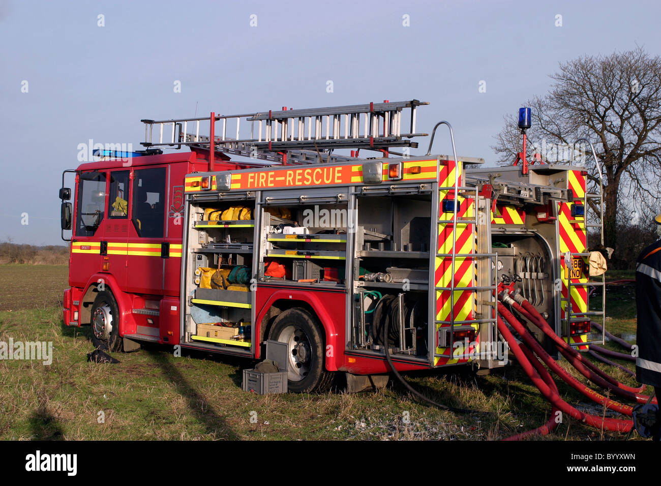 ECFRS Dennis fire moteur au lieu d'un incendie de ferme Banque D'Images