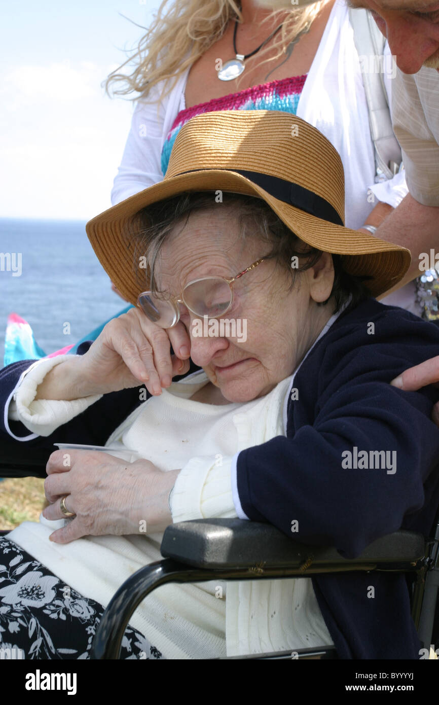 Veuve en pleurs Banque de photographies et d’images à haute résolution